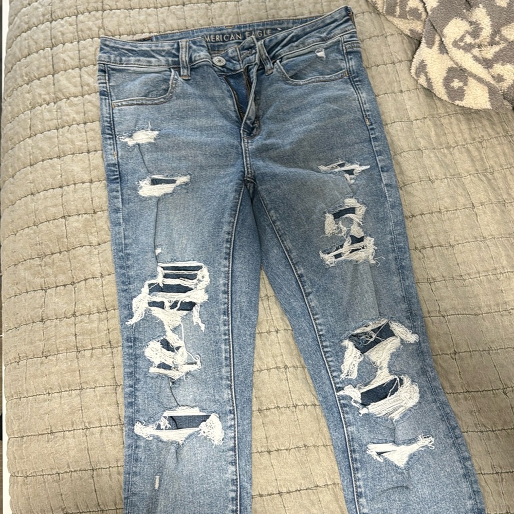 American Eagle Skinny Jeans. Ripped